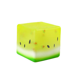 Cube de pastèque moelleux frais de 6 cm rempli de gel, jouet à presser pour les amateurs de pique-nique et les amateurs de plein air - Product Image 2