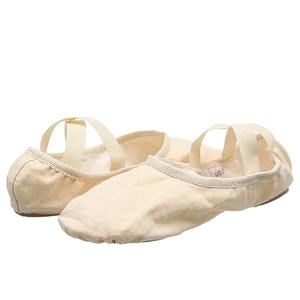 Chaussures de danse de ballet pour femmes en toile beige de meilleure qualité souples et pliables avec reliure élastique semelle en daim fendue cousue à la main - Product Image 1