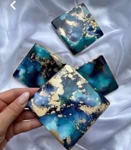 Juego de posavasos de resina minimalista hecho a mano con diseños simples y elegantes perfectos para interiores modernos y contemporáneos - Product Image 3