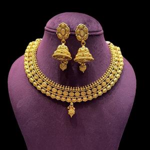 Conjunto de collar de diseñador de aspecto chapado en oro de calidad superior con pendientes para colección de ropa de boda para mujer - Product Image 1