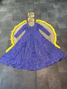 Robe longue imprimée traditionnelle indienne Bandhani Collection de robes Navratri Vêtements de fête de mariage pour femmes-Meilleur prix Vente en gros en vrac - Product Image 4