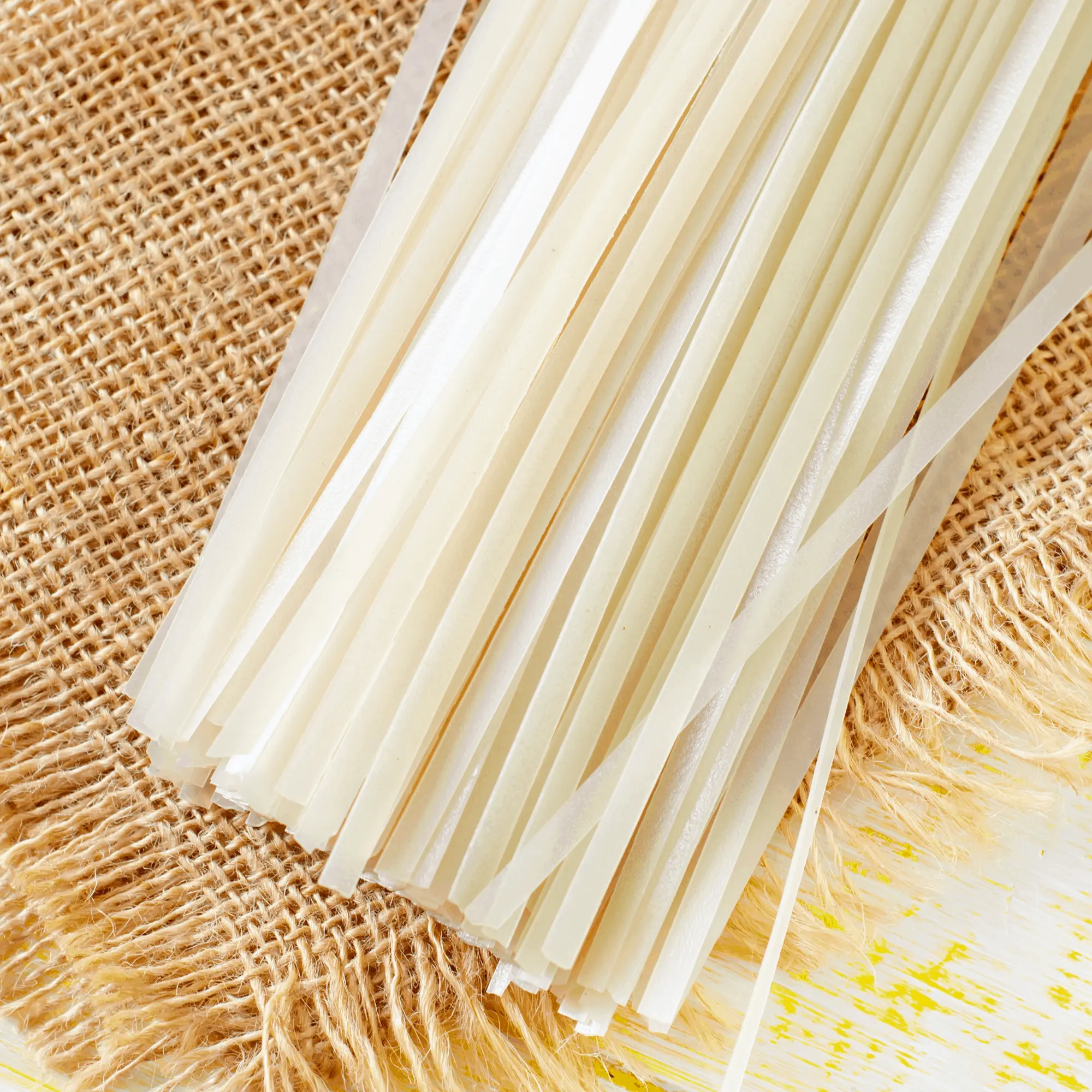 RICE STICK NOODLE/STRAIGHT PHO NOODLE FOR PAD THAI/PAD SEE EW FROM VIETNAM SUPPLIER 2023