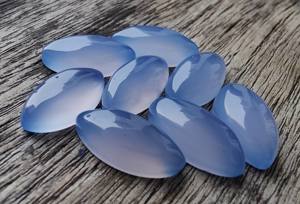Vente en gros de calcédoine lavande naturelle certifiée IGI, cabochon en forme de marquise à dos plat, pierres précieuses en vrac calibrées Lavira Brésil - Product Image 4