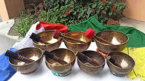 Cuenco Tibetano Hecho a Mano con Sonido de Luna Llena - Tamaño Grande (6-18 Pulgadas) - Ideal para Sanación, Yoga y Equilibrio de Chakras - Product Image 2