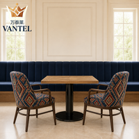 Ensemble de mobilier de restaurant d'hôtel de style bohème personnalisé, table à manger bleue, banquette, chaises rembourrées, projet hôtelier