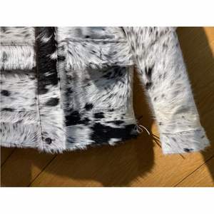 Veste en cuir de vachette de luxe pour homme Noir Blanc Imprimé vache Vêtement de moto pour motard - Product Image 4