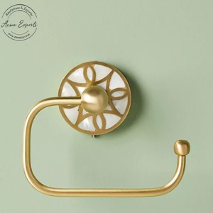 Porte-serviette mural avec plaque arrière florale élégante, accessoire de salle de bain élégant, gain de place, décoration moderne pour la maison - Product Image 1