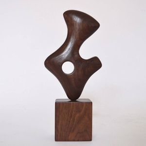 Escultura ornamental de madera hecha a mano a la perfección para resaltar detalles artísticos en Espacios de Arte de hogares contemporáneos - Product Image 1