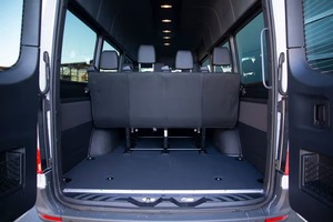 รถตู้ Sprinter AWD 4MATIC ปี 2024-2026 เครื่องยนต์ดีเซลเทอร์โบ 2.0 ลิตร 4 สูบ 208 แรงม้า ระบบเกียร์ 9G-TRONIC ภายในตกแต่งด้วยหนัง - Product Image 6