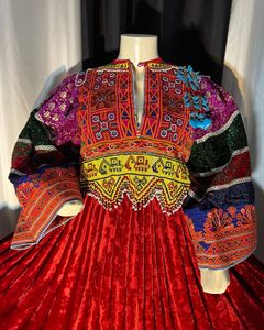 Robe de fête et de mariage afghan en velours afghan fait à la main traditionnel brodé pour femmes robe tribale taille personnalisée robes pour femmes à vendre 104 - Product Image 6