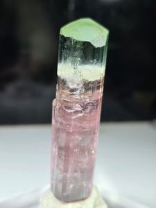 คริสตัลทัวร์มาลีนทรงปริซึมธรรมชาติ น้ำหนัก 65.41 กรัม หินหลวม สีชมพู+เขียว ขนาด 74.19x21.27 มม. สำหรับนักสะสมแร่ธาตุ - Product Image 4