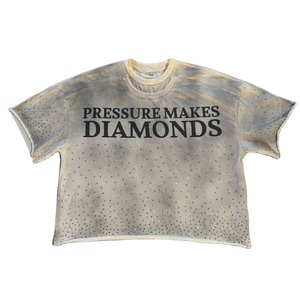 Camiseta Glory con estampado personalizado Sun Fade y pedrería, calidad premium, 100% algodón, cuello doble, media manga, para streetwear. - Product Image 1
