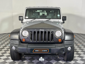 รถจี๊ปแรงเลอร์ ปี 2010 รุ่น 3.8 ซาฮาร่า 2 ประตู เกียร์ออโต้ พวงมาลัยขวา คุณภาพดี ราคาประหยัด มือสอง - Product Image 5