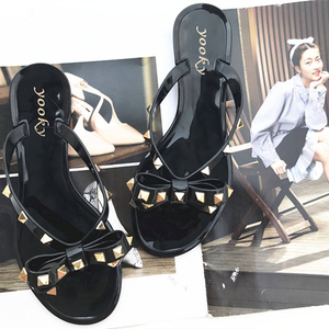 Großhandel <span class=keywords><strong>2026</strong></span> Modische PVC-Flip-Flops für Damen mit Nieten-Dekor, Übergrößen, Rutschfeste Winter-Strandsandalen - Product Image 5