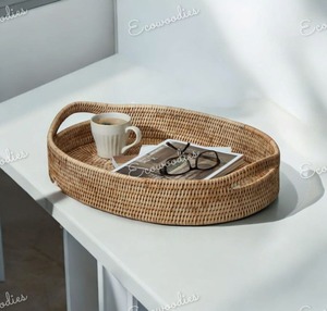 Günstige ovale Form Rattan Wicker gewebte Serviert ablett versch achtelte Serviert abletts zum Servieren von Snack-Mini-Riegel Schokolade mit Griffen