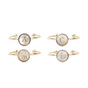 Anello Classico Cucocuca YXM R18 in Acciaio Inossidabile Placcato Oro con Lettere in Madreperla A/C/M/L Regolabile per Uso Quotidiano EU 48h - Product Image 1