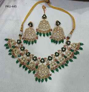 Ensemble de bijoux de mode en laiton Glamour Kundan American Diamonds Collier de mariée élégant Boucles d'oreilles pour mariages Fiançailles - Product Image 1