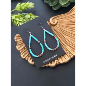 Boucles d'oreilles pendantes style Navajo en turquoise et cuivre, perles graduées de forme goutte d'eau, fabrication mécanique - Product Image 4