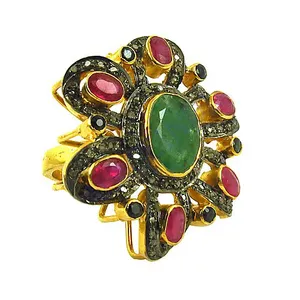 Bague de cocktail plaquée platine avec pierres précieuses ovales en forme de poire et de coussin en émeraude - Product Image 2