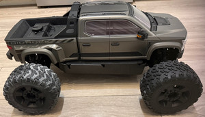 Camion RC 4x4 BLX BIG ROCK 6S 1-7 tout neuf, couleur Gunmetal, personnalisé avec améliorations - Product Image 1