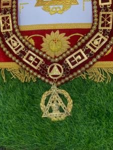 Grand Tablier de Prêtre avec Poignets de Col et Couronne Rouge - Product Image 3