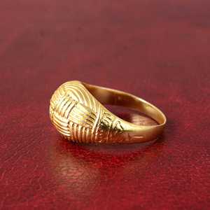 Bague en laiton tendance pour homme, plaquée or 18 carats, style signet géométrique, minimaliste, texture tressée épaisse, Vente en gros/OEM/ODM - Product Image 3