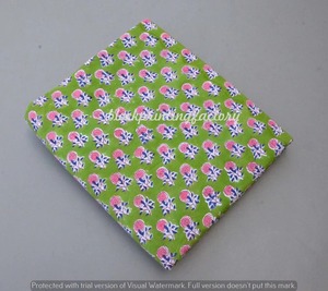Tela de Algodón 100% Ligera con Estampado Artesanal Indio para Confección de Vestidos, Decoración del Hogar y Ropa para Niños - Se Vende por Yarda - Product Image 2