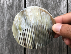 Peine de Cuerno de Vaca Pulido Moderno y Ecológico de Primera Calidad, Anti-Frizz, Cuidado del Cabello, Artesanía Hecha a Mano a los Precios Más Bajos - Product Image 6