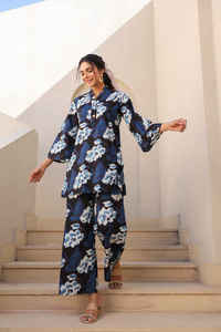 ชุดเสื้อกางเกงสองชิ้นพิมพ์ลายสำหรับผู้หญิงคุณภาพสูง - Product Image 4