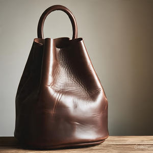 Sac à bandoulière minimaliste en cuir véritable de style vintage pour femme Sac seau durable et polyvalent avec fermeture à glissière avec chaînes et boutons - Product Image 6