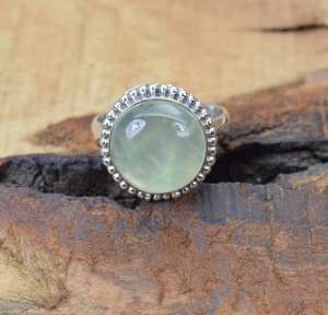 แหวนเงินสเตอร์ลิง925ละเอียดทำด้วยมือดีไซน์คลาสสิกที่ไม่เหมือนใครด้วยพลอยพรีไนต์สีเขียวธรรมชาติกำหนดเอง - Product Image 2