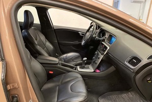 Giá rẻ sử dụng volvos V40 xuyên quốc gia D4 Hướng dẫn sử dụng, 190hp, mô hình 2023 100% hoàn hảo làm việc, - Product Image 4