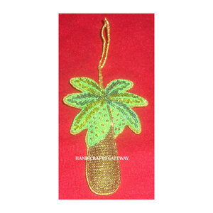 Adorno Navideño con Diseño Único en Forma de Cocotero, Color Verde, Bordado Dorado con Hilo Zari y Cuentas para Decoración del Hogar - Product Image 1