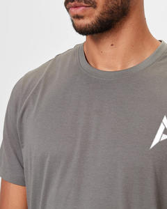 Camiseta de cuello redondo extragrande de media manga de algodón Premium 100% al por mayor para hombre con logotipo personalizado impresión digital y bordado - Product Image 4