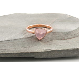 Bague en argent sterling 925 faite à la main en quartz rose brut pour femme, cadeau parfait pour fête de mariage, vente en gros de bijoux en cristal - Product Image 3