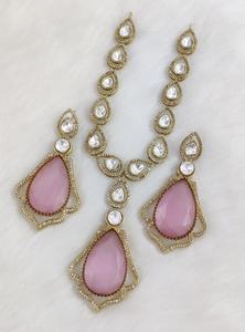 Collar de Mujer Vjoshijewels con Corte de Latón y Piedra Monalisa, de Alta Calidad, Lujoso, Minimalista, Perfecto para Fiestas - Product Image 4