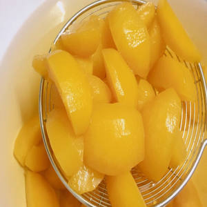 Factory Direct Pêches tranchées en conserve au sirop | Fruits transformés pour importateurs et détaillants | Mme Jessi - Product Image 1