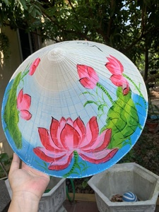 Chapeau conique artisanal vietnamien Non La en feuille de palmier naturelle, chapeau traditionnel pour événements culturels, souvenir de voyage, vente en gros - Product Image 6