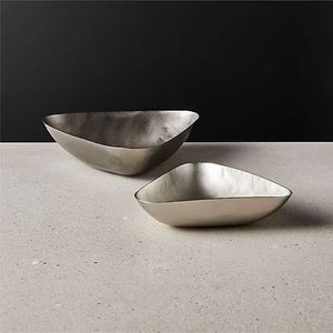 Ensemble de 2 bols de service en acier inoxydable de haute qualité avec un design moderne et élégant pour les accessoires de salle à manger - Product Image 1