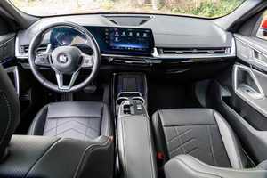 SUV Usado 2024 R21, Automático, Asientos de Cuero, Cámara Trasera 360, Techo Corredizo - Product Image 3