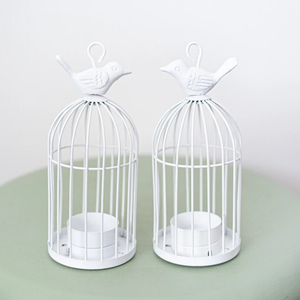 Lanternes intérieures/extérieures en métal blanc au design personnalisé pour le jardin, la maison et la décoration de mariage Cadeau de Noël parfait avec des caractéristiques d'oiseaux - Product Image 1