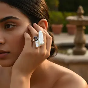 Anillo de Plata 925 con Perla Geométrica y Granate para Mujer, Estilo Boho y Hip Hop, Piedra Natural, Corte Ovalado, Joyería Fina - Product Image 1