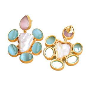 Boucles d'oreilles en laiton de style statement, perles artisanales, pierres semi-précieuses, finition plaquée or 18 carats, design bohème chic, qualité supérieure, prêt pour le commerce B2B - Product Image 3