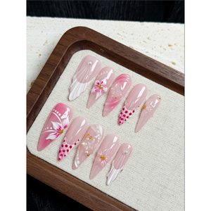 Petal Whisper Press-on Nail: Accessorio per unghie elegante e raffinato - Product Image 2