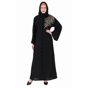 Abaya de Dubái Modesta con Bordado de Hojas Doradas, Diseño Abierto al Frente, Largo hasta el Suelo y Silueta Recta - Product Image 2