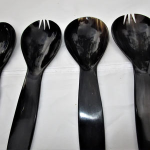Cuchara de Cuerno de Búfalo Natural, Hecha a Mano y Pulida, Perfecta para Servir Especias, Condimentos o como Decoración de Mesa, Alta Calidad - Product Image 1