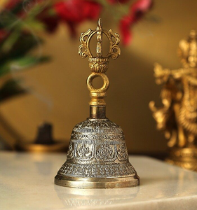 Exquisito conjunto de ghanta y vajra de plata, adornado con piedras preciosas de colores y caras de deidades detalladas, disponible a precios de mayorista. - Product Image 3