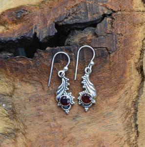 Boucles d'oreilles clous en argent sterling avec grenat rouge, bijoux artisanaux en pierres précieuses, plaqué or, cadeau mignon pour femme, pierre de naissance de janvier, pour soirée - Product Image 3
