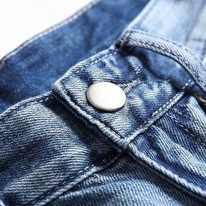 Short en jean d'été pour homme. Short en jean bleu à jambes larges. Mode de rue. Décontracté quotidien. La coupe est ample et confortable. - Product Image 5