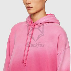 เสื้อฮู้ดสีชมพูทรงโอเวอร์ไซส์ ยูนิเซ็กส์ ผ้าฝ้ายเฟรนช์เทอร์รี่ สไตล์ลำลอง มีกระเป๋าหน้า พิมพ์ลายโลโก้ สไตล์ฤดูใบไม้ร่วง - Product Image 3